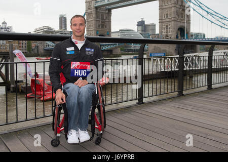 Une séance de photos pour les athlètes en fauteuil roulant en compétition dans le Marathon de Londres 2017 avec : Marcel Hug Où : London, Royaume-Uni Quand : 21 Avr 2017 Crédit : Alan West/WENN.com Banque D'Images