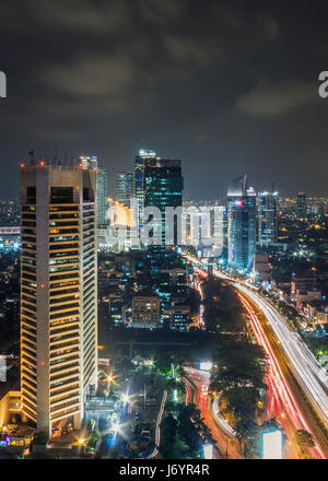 City skyline at night, Jakarta, Indonésie Banque D'Images