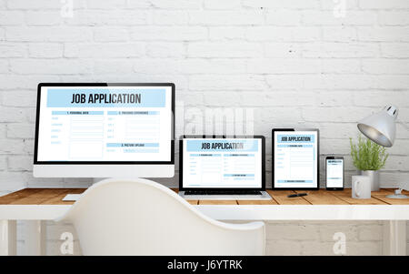 Bureau de périphériques multiples avec les demandes d'emploi sur les écrans. Le rendu 3d. Banque D'Images