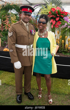 La Croix de Victoria Johnson Beharry avec Floella Benjamin assister à la presse aperçu des RHS Chelsea Flower Show au Royal Hospital Chelsea, Londres. Banque D'Images