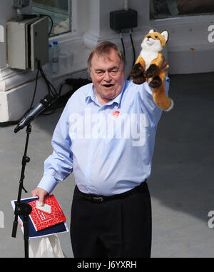 Ancien vice-premier ministre John Prescott donne un discours lors de la campagne électorale générale au Scarborough Spa, South Bay Scarborough. Banque D'Images