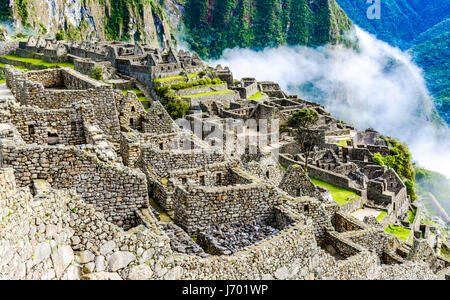 Ruines Incas de Machu Picchu, dans les Andes péruviennes à Cuzco au Pérou Banque D'Images