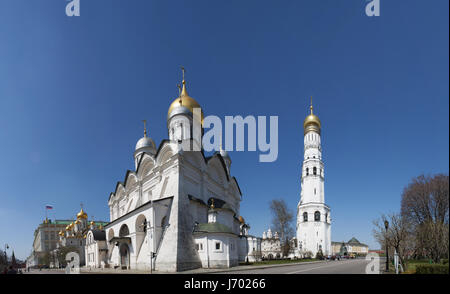 Cathédrale de l'Archange, église orthodoxe dédiée à l'Archange Michael, et d'Ivan le Grand clocher, la tour la plus haute du Kremlin de Moscou Banque D'Images