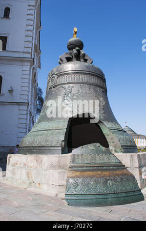 Kremlin de Moscou : le Tsar Bell, la plus grosse cloche du monde, commandé par l'Impératrice Anna Ivanovna, cassées au coulage de métaux et n'a jamais été appelé Banque D'Images