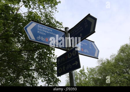 Inscrivez-vous sur National Cycle Route 7 près de Callander Ecosse Mai 2017 Banque D'Images