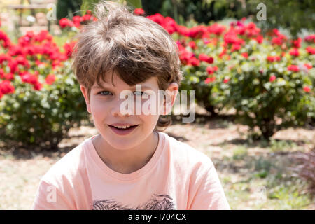 Visage de cute boy fermer Banque D'Images