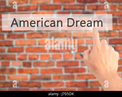 American Dream - part en appuyant sur un bouton sur l'arrière-plan flou concept . Le commerce, la technologie, internet concept. Stock Photo Banque D'Images