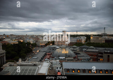 Vue depuis le bar-restaurant sur le toit, le tartan sur le toit haut de Circulo de Bellas Artes, Madrid, Espagne Banque D'Images