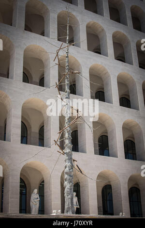 Rome, Italie. 22 mai, 2017. Une conférence de presse, dans le cadre de l'exposition 'Matrice' par Giuseppe Penone, pour la présentation de ' Foglie di Pietra', le travail de l'artiste qui sera installé dans Largo Goldoni devant la Maison Fendi. Credit : Andrea Ronchini/Pacific Press/Alamy Live News Banque D'Images