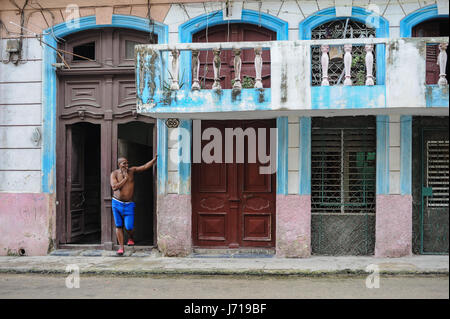 Bâtiments délabrés dans Habana Vieja (la vieille Havane) Banque D'Images