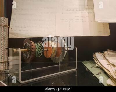 Une roue d'une machine Enigma Nazi utilisé pour coder la Seconde Guerre mondiale, deux communications. Banque D'Images