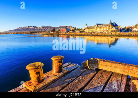 Puerto Natales en Patagonie, au Chili. Vieux quai à Almirante Montt golf. Banque D'Images