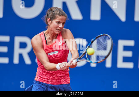 Nürnberg, Allemagne. 22 mai, 2017. WTA Tennis 2017 Versicherungscup Nuernberger Mesdames, Nueremberg, 22 mai 2017. Julia GOERGES, GER Tennis Professional en action coups droits, revers dans son match contre le Japonais Nao HIBINO, JPN, Goerges a gagné 7:5 6:1 . WTA Tennis 2017 Versicherungscup Nuernberger Dames ronde préliminaire, DEB, Nuernberg, Allemagne 22 mai 2017. Crédit : Peter Schatz/Alamy Live News Banque D'Images