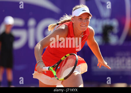 Strasbourg, France. 22 mai, 2017. La joueuse de tennis danoise Caroline Wozniacki est en action lors de son match au 1er tour de la WTA tennis internationaux de Strasbourg vs joueur américain Shelby Rogers le 22 mai 2017 à Strasbourg, France - Credit : Yan Lerval/Alamy Live News Banque D'Images