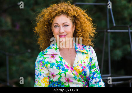 Chelsea London UK RHS Chelsea Flower Show. 22 mai 2017. Alex Kingston actrice britannique plus connu internationalement pour son rôle du Dr. Elizabeth Corday sur l'American hit TV Show ER à Chelsea Flower Show Crédit : David Betteridge/Alamy Live News Banque D'Images