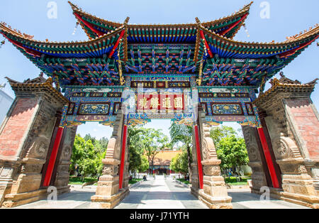 Kunming, Yunnan - Avril 8,2017 : Yuantong Temple est le plus célèbre temple bouddhiste à Kunming, province du Yunnan, Chine. Banque D'Images