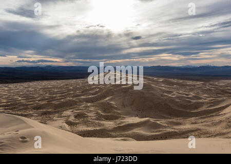Avis de Kelso Sand Dunes à la zone nationale de Mojave en Californie du Sud. Banque D'Images