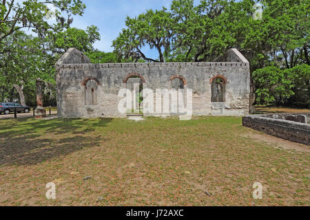 Mur Tabby Ruines et cimetière de la chapelle de la facilité de Saint Helenas Episcopal Church à Saint Helena Island dans le comté de Beaufort, Caroline du Sud Banque D'Images