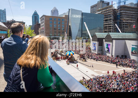 Montréal, CA - 20 mai 2017 : les géants de Royal de Luxe dans le cadre de la commémoration du 375e anniversaire de Montréal Banque D'Images