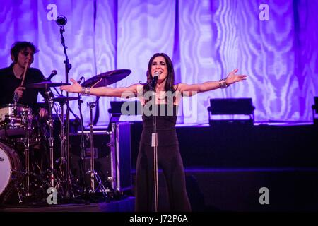 Le chanteur italien et compositeur Paola Turci représenté sur scène en tant qu'elle fonctionne à Alcatraz. (Photo par : Roberto Finizio/Pacific Press) Banque D'Images