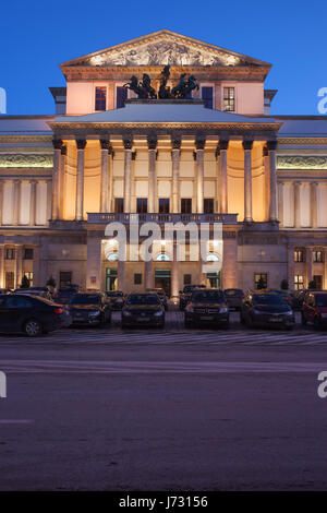 Pologne, Varsovie, Théâtre National (Teatr Narodowy) et l'Opéra de nuit, style Classique vue ville Banque D'Images