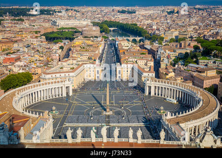La Basilique Papale de Saint Peter, officiellement connu en italien comme la basilique papale di San Pietro in Vaticano et communément appelée la Basi Banque D'Images