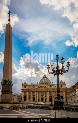 La Basilique Papale de Saint Peter, officiellement connu en italien comme la basilique papale di San Pietro in Vaticano et communément appelée la Basi Banque D'Images
