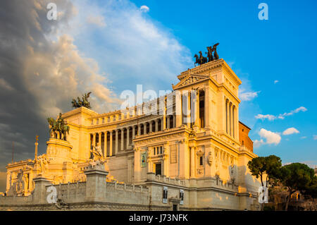 L'Altare della Patria, également connu sous le nom de Monumento Nazionale a Vittorio Emanuele II ('National Monument à Victor Emmanuel II') ou monument, est Banque D'Images