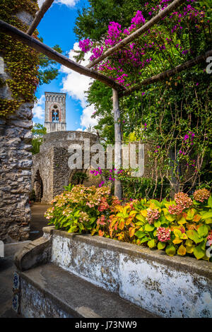 Villa Rufolo est un bâtiment situé dans le centre historique de Ravello, un village dans la province de Salerne, en Italie. Banque D'Images