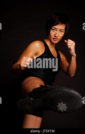 Portrait of woman practicing self défense. Banque D'Images