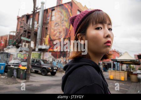 Modèle coréen dans les rues de Melbourne Banque D'Images