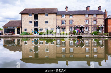 Grand Union Canal, à Stoke Bruerne, Northamptonshire. Banque D'Images