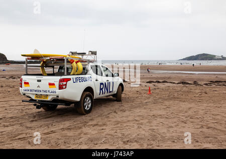Véhicule de sauvetage RNLI stationné sur Bantham Beach à South Devon, Angleterre, Royaume-Uni Banque D'Images