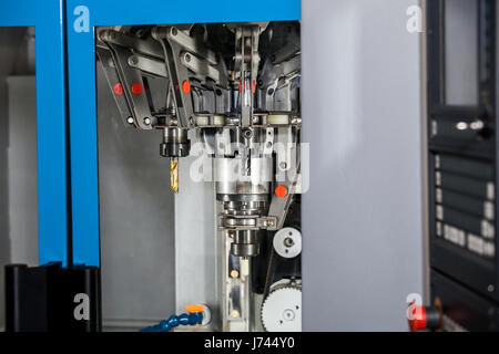 Usinage CNC entièrement automatique Banque D'Images