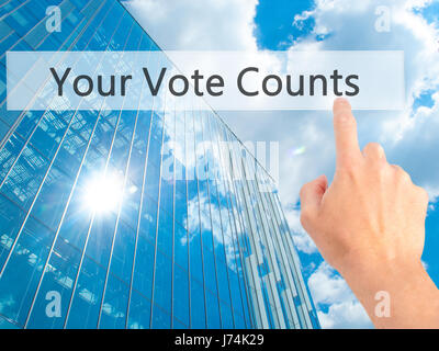 Votre vote compte - part en appuyant sur un bouton sur l'arrière-plan flou concept . Le commerce, la technologie, internet concept. Stock Photo Banque D'Images