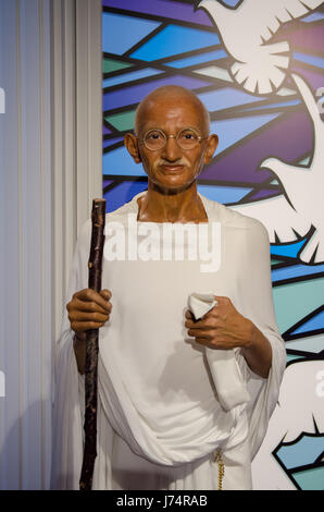 Singapour - septembre 15,2015 : la cire du Mahatma Gandhi à Madame Tussauds à Singapour. Banque D'Images