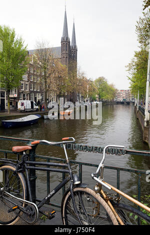 AMSTERDAM, Pays-Bas - 13 mai, 2017 : la ville à l'apparence d'un jour de printemps Banque D'Images