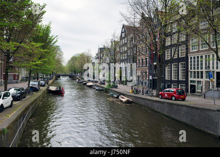 AMSTERDAM, Pays-Bas - 15 MAI 2017 : la ville à l'apparence d'un jour de printemps Banque D'Images