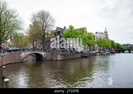 AMSTERDAM, Pays-Bas - 15 MAI 2017 : la ville à l'apparence d'un jour de printemps Banque D'Images