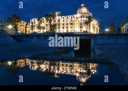 Célèbre monument de l'hôtel Negresco à nice Banque D'Images