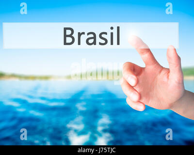 Brasil - part en appuyant sur un bouton sur l'arrière-plan flou concept . Le commerce, la technologie, internet concept. Stock Photo Banque D'Images