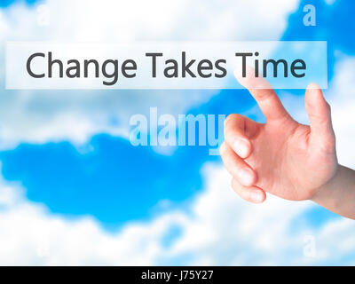Le changement nécessite du temps - part en appuyant sur un bouton sur l'arrière-plan flou concept . Le commerce, la technologie, internet concept. Stock Photo Banque D'Images