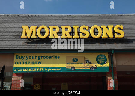 Supermarché Morrisons publicité que les clients peuvent maintenant acheter en-les en ligne Banque D'Images