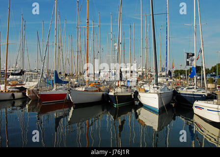 Ports de Toscane port bateaux à voile l'été bleu méditerranée eau summerly Banque D'Images