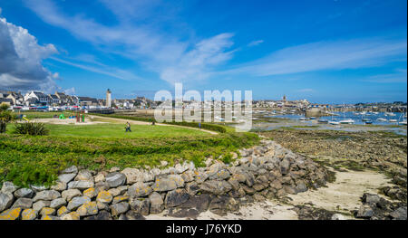 France, Bretagne, département Finistére, Roscoff, Aire de jeux parc et Vieux Port, le vieux port de Roscoff Banque D'Images