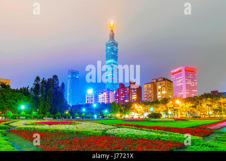 TAIPEI, TAIWAN - Le 20 avril : c'est une vue de Taipei 101 et Xinyi district financier provenant de l'architecture de Sun Yat-Sen Memorial Hall le 20 avril 20 Banque D'Images