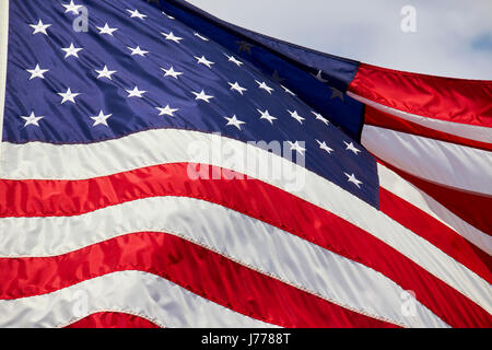 Us flag flying against blue sky Washington DC USA Banque D'Images