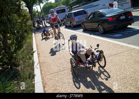 À l'aide de cycliste vélo couché tricycle sur ride out Washington DC USA Banque D'Images