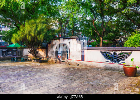 TAIPEI, TAIWAN - Le 30 avril : Cour de l'hôtel particulier de la famille Lin et le jardin qui est une vue historique dans le quartier Banqiao le 30 avril 2017 à Taipe Banque D'Images