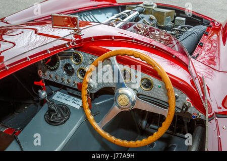 1953 Alfa Romeo 3000 'Disco volante" de pilotage et contrôle dans le paddock au Goodwood GRRC 74e réunion des membres, Sussex, UK. Banque D'Images